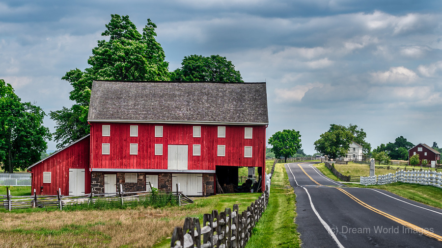 The Sherfy Barn: Roadside Charm  Print